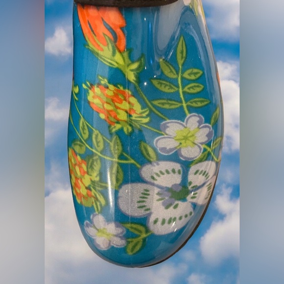 Clog Shoes - Picture 6 of 8